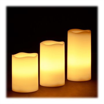 Komplektā 3 īsta vaska LED sveces 9x16x26,5cm., krēmkrāsas