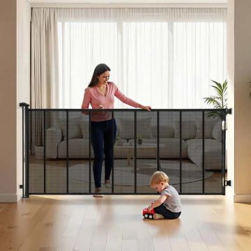 Izvelkami melni bērnu vārtiņi, 990 mm augsti, līdz 5150 mm plati, ar pastiprinātām stikla šķiedras sloksnēm